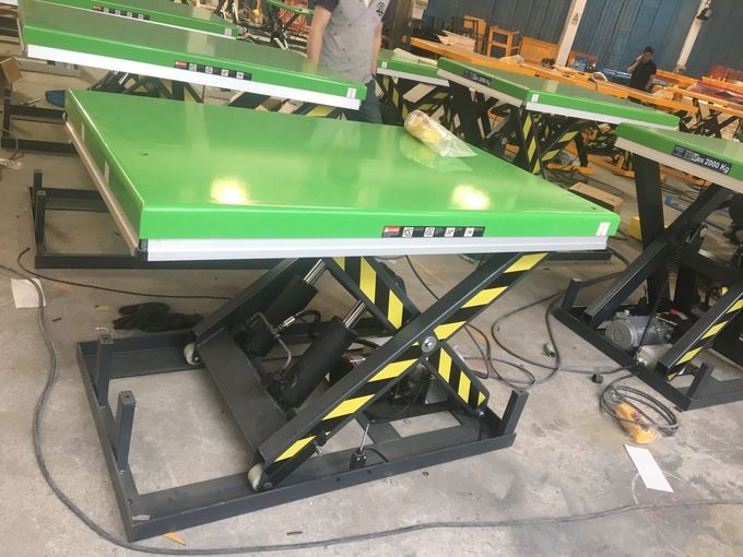 Hydraulic Pump Mobile Heavy Duty Scissor Lift Table 2000kg With Hand Control 1300x850mm 0