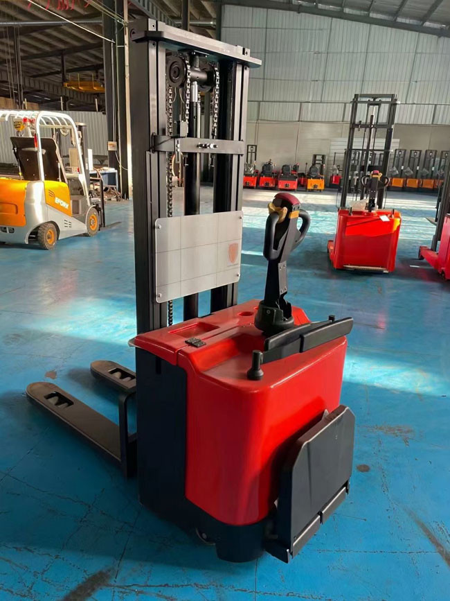 Q345B Electric Lift Trucks Powered Walkie Stacker 1500kg 3