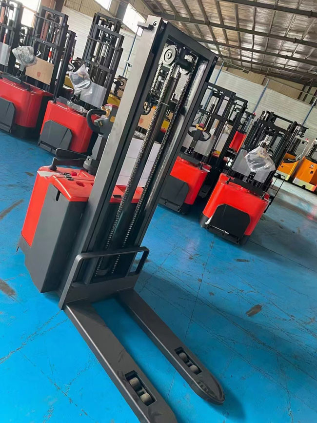 Q345B Electric Lift Trucks Powered Walkie Stacker 1500kg 0