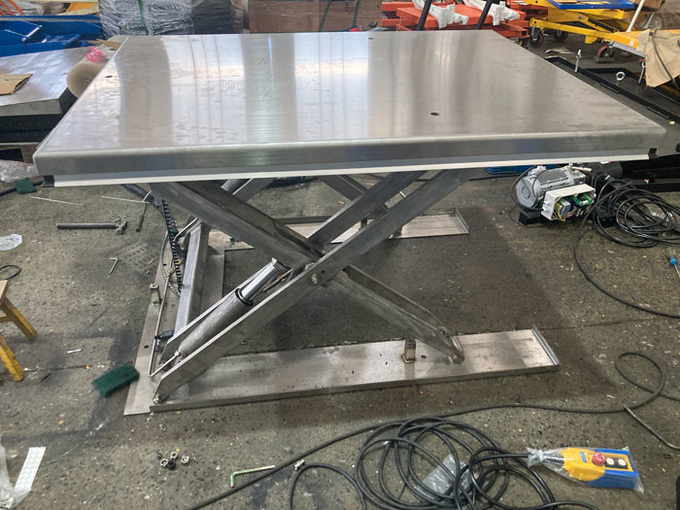 Stainless Steel Low Profile Scissor Lift Table For Food Medical Industry 2